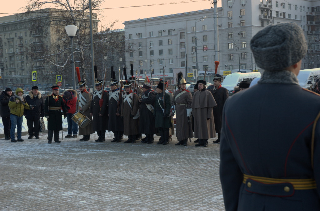 Построение перед возложнием цветов.
